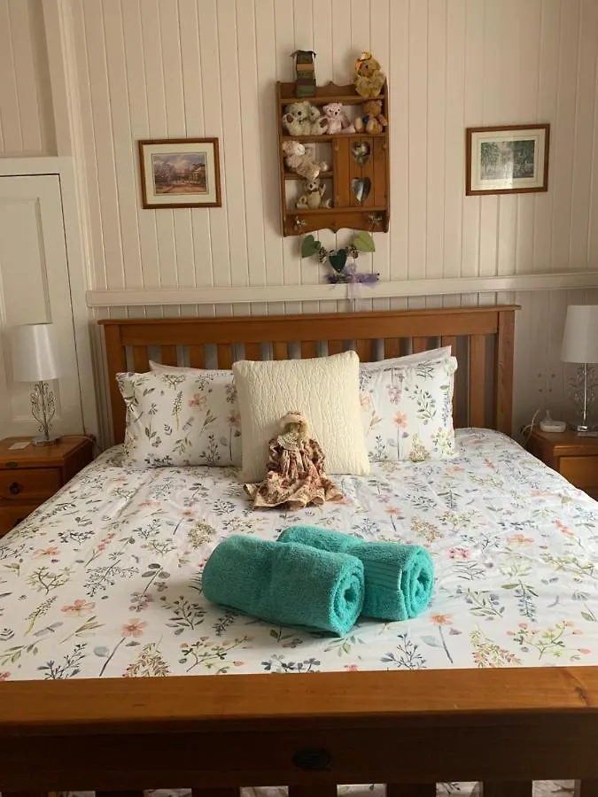 Nocleg ze śniadaniem Cherry Blossom Cottage-With Country Charm And Spa Stanthorpe