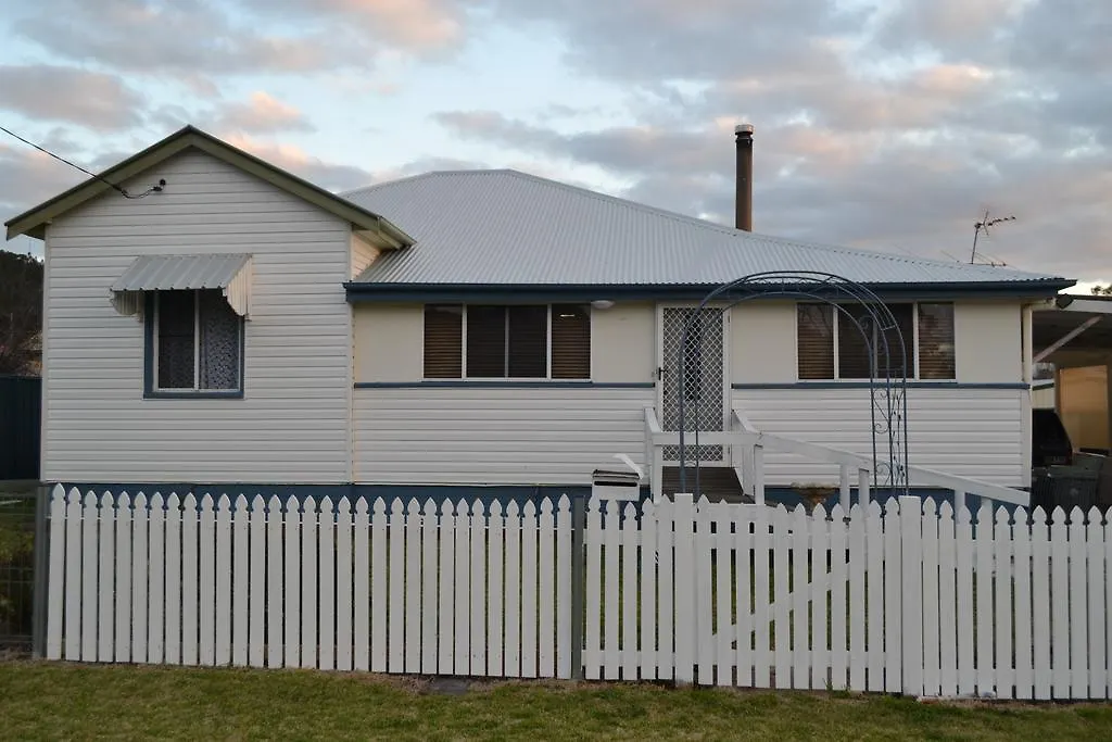 Cherry Blossom Cottage-With Country Charm And Spa Stanthorpe 0*,  Australia