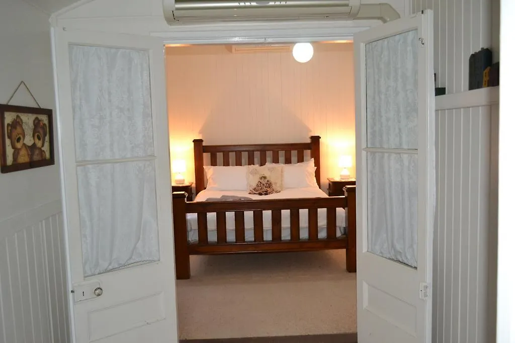 Nocleg ze śniadaniem Cherry Blossom Cottage-With Country Charm And Spa Stanthorpe Australia