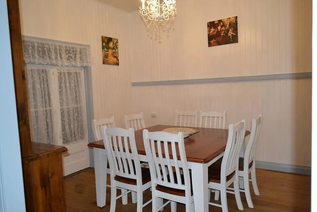 Nocleg ze śniadaniem Cherry Blossom Cottage-With Country Charm And Spa Stanthorpe