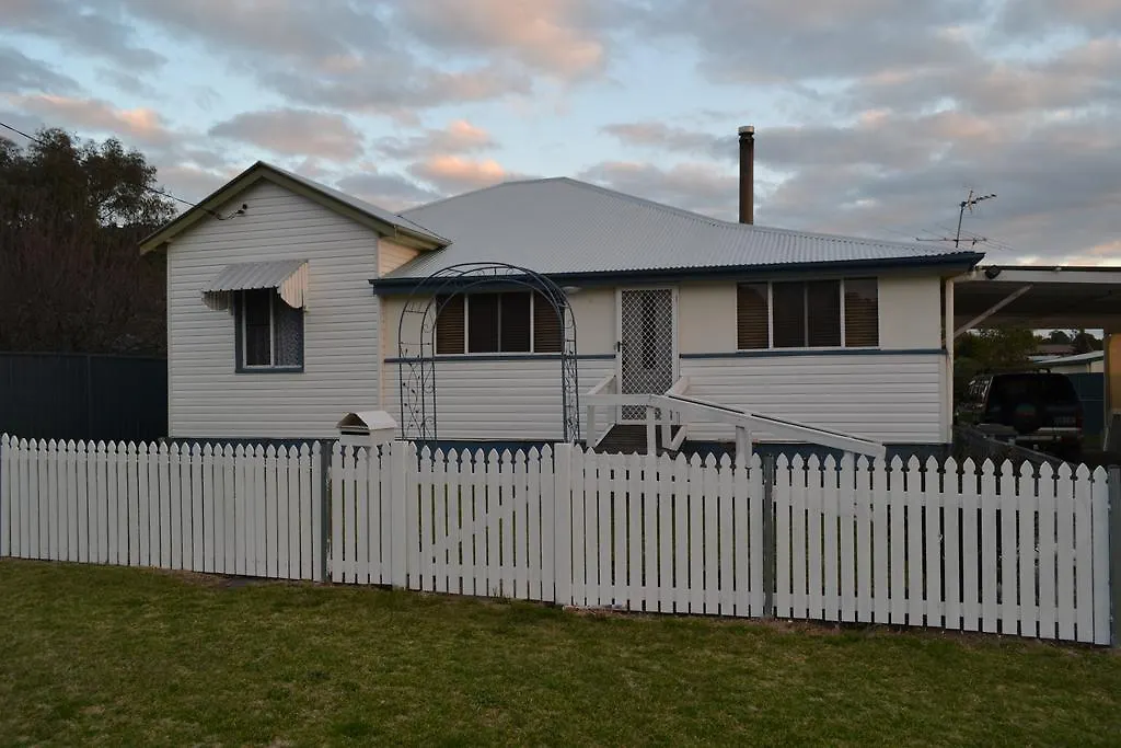 Cherry Blossom Cottage-With Country Charm And Spa Stanthorpe 0*,