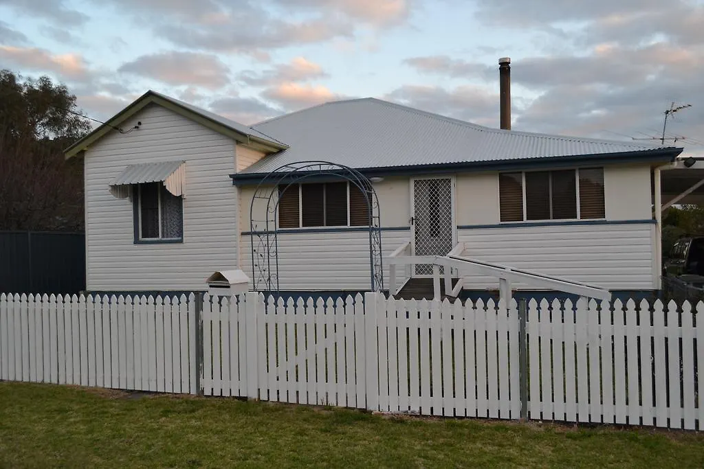 Cherry Blossom Cottage-With Country Charm And Spa Stanthorpe